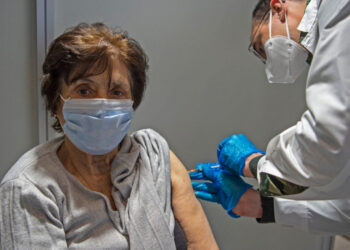 Γεωργιάδης για κορωνοϊό: Διαγράφονται τα πρόστιμα στους ανεμβολίαστους ηλικιωμένους