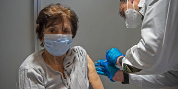 Γεωργιάδης για κορωνοϊό: Διαγράφονται τα πρόστιμα στους ανεμβολίαστους ηλικιωμένους