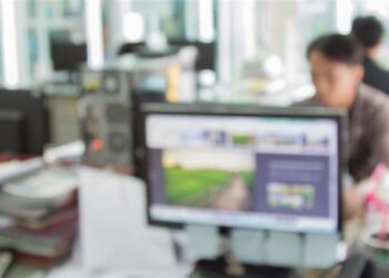 Πως διαμορφώνεται ο κατώτατος μισθός με τριετίες και επίδομα γάμου (πίνακες)