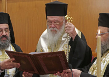 Ιερά Σύνοδος: Ομόφωνο «όχι» στον γάμο και την τεκνοθεσία των ομόφυλων ζευγαριών