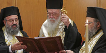 Ιερά Σύνοδος: Ομόφωνο «όχι» στον γάμο και την τεκνοθεσία των ομόφυλων ζευγαριών