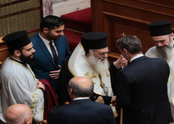 Φόβοι στο Μαξίμου για «ιερό πόλεμο» της Εκκλησίας για το γάμο ομόφυλων