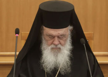 Ιερώνυμος για παιδιά ομόφυλων ζευγαριών: Εάν θέλουν όταν μεγαλώσουν να βαπτιστούν, θα βαπτιστούν