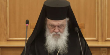 Ιερώνυμος για παιδιά ομόφυλων ζευγαριών: Εάν θέλουν όταν μεγαλώσουν να βαπτιστούν, θα βαπτιστούν