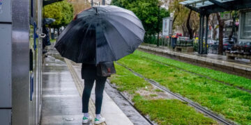 Έκτακτο δελτίο επιδείνωσης καιρού: Θεοφάνια με καταιγίδες από το απόγευμα, βροχές και την Κυριακή, δείτε πού