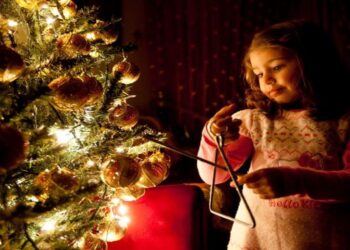 Κάλαντα Φώτων: Τι συμβολίζουν και τι γιορτάζουμε τα Θεοφάνεια – Σήμερα η τελευταία γιορτή των Χριστουγέννων