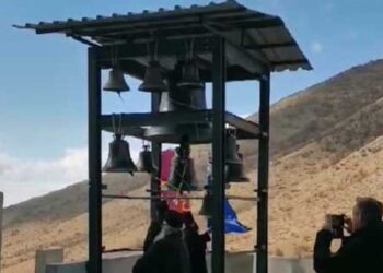 Στην εορτάζουσα Ι.Μ. Αγίου Αθανασίου Εράτυρας ήχησε χθεςη 3η μεγαλύτερη καμπάνα της Ελλάδας (βίντεο)