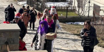 Το πρωτοχρονιάτικο καρναβάλι “Αϊ Βασίλης” στην Βλάστη αναβιώνει σήμερα Δευτέρα 1η μέρα του χρόνου