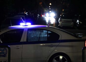 Καστοριά: Νεαροί "άνοιξαν" αυτοκίνητο και κλέψανε χρυσαφικά και κινητά - Είχαν κλέψει πριν και κατοικία