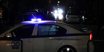 Καστοριά: Νεαροί "άνοιξαν" αυτοκίνητο και κλέψανε χρυσαφικά και κινητά - Είχαν κλέψει πριν και κατοικία