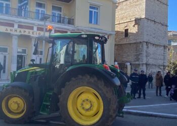 Κοζάνη: Μεγάλη κινητοποίηση - Μπήκαν τα τρακτέρ στο κέντρο της πόλης