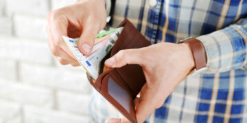 Ξεπάγωμα τριετιών: Τι σημαίνει η μη αναγνώριση για τον εργοδότη και τον εργαζόμενο