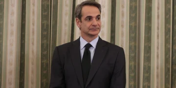 Πάει πιο πίσω η ρύθμιση για τα ομόφυλα ζευγάρια – Μητσοτάκης: Πρώτα θα εξηγήσουμε τι θέλουμε να κάνουμε και μετά το χρονοδιάγραμμα