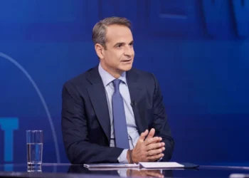 Ομόφυλα ζευγάρια: Προχωράει ο γάμος αλλά 2 άνδρες δεν θα αποκτούν παιδί μέσω παρένθετης μητέρας – Δηλώσεις Μητσοτάκη την Τετάρτη