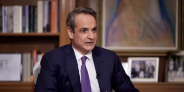 Μητσοτάκης για ομόφυλα ζευγάρια: Ναι στον πολιτικό γάμο, όχι στην παρένθετη μητρότητα