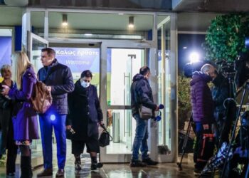 ΝΔ: Ξεκίνησε το “φροντιστήριο” στους γαλάζιους βουλευτές για τα ομόφυλα ζευγάρια