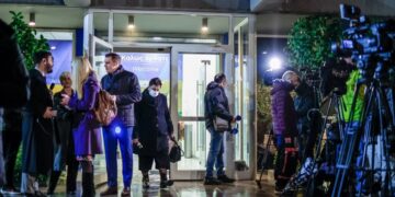 ΝΔ: Ξεκίνησε το “φροντιστήριο” στους γαλάζιους βουλευτές για τα ομόφυλα ζευγάρια