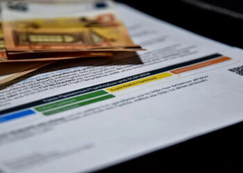 Νέα τιμολόγια ρεύματος: Από σήμερα σε ισχύ – Τι προβλέπει το κάθε χρώμα