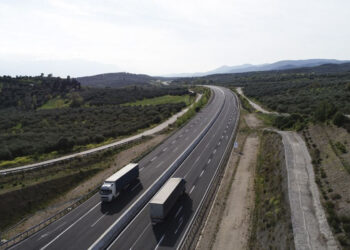 Πλήρη κατάργηση των πετρελαιοκίνητων φορτηγών & λεωφορείων έως το 2040