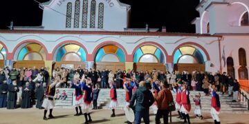 Ο Ποντιακός Σύλλογος Πτολεμαΐδας υποδέχθηκε τον Μητροπολίτη Ειρηναίο στο προαύλιο της Αγίας Σκέπης -VIDEO