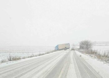 Πυκνή Χιονόπτωση: "Γύρισε" πριν από λίγο φορτηγό έξω από τον ΑΗΣ Αμυνταίου