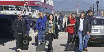 ΣΥΡΙΖΑ: Στις Σπέτσες οι βουλευτές του ΣΥΡΙΖΑ – Η νυχτερινή άφιξη Κασσελάκη και η συνεδρίαση στο σπίτι του