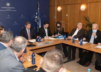 Ευρεία σύσκεψη φορέων για το γάλα και τα προϊόντα του – Αυγενάκης: “Θα τινάξουμε στον αέρα νοθεία και κυκλώματα”