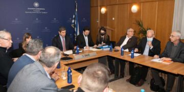 Ευρεία σύσκεψη φορέων για το γάλα και τα προϊόντα του – Αυγενάκης: “Θα τινάξουμε στον αέρα νοθεία και κυκλώματα”