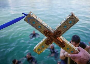 Θεοφάνεια: Από τις ιερότερες εορτές της Χριστιανοσύνης - Τι συμβολίζει ο αγιασμός των υδάτων