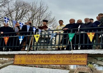 Ο αγιασμός των υδάτων στον Περδίκκα (φώτο-βίντεο)