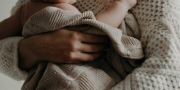 Τι είναι η επιλόχειος ψύχωση: Τα συμπτώματα που μπορούν να οδηγήσουν στο έγκλημα