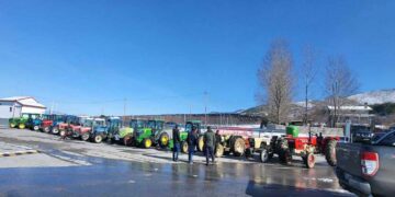 Εορδαία: Έβγαλαν τα τρακτέρ στους δρόμους οι αγρότες