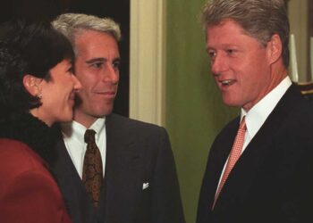 Τζέφρι Έπσταϊν: Βόμβα με τον Μπιλ Κλίντον στη λίστα με τους πελάτες του - Πάνω από 200 ονόματα βγαίνουν στη φόρα