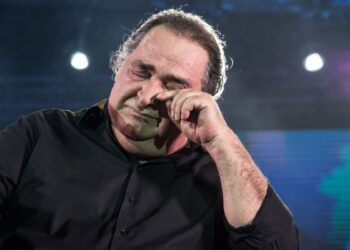 Βασίλης Καρράς: Φαγητό και παιχνίδια χάρισαν σε 100 οικογένειες, η σύζυγος και η κόρη του στη μνήμη του