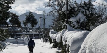 Καιρός: «Χειμωνιάτικη φωτοβολίδα» πριν τις Αλκυονίδες – Πού θα δούμε χιόνια και χαμηλές θερμοκρασίες