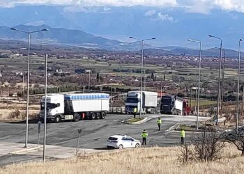 Και τα φορτηγά των Σερβίων στην Περιφέρεια- Κοινό μέτωπο αγώνα με τους αγρότες(VIDEO- ΦΩΤΟ)