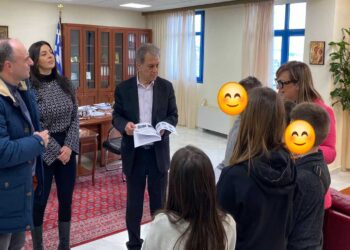 Μαθητές του 11ου Δημοτικού Σχολείου Κοζάνης επισκέφθηκαν τον Γ. Αμανατίδη και αντιπεριφερειάρχες  – Με στόχο να μοιράσουν την σχολική τους εφημερίδα