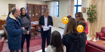 Μαθητές του 11ου Δημοτικού Σχολείου Κοζάνης επισκέφθηκαν τον Γ. Αμανατίδη και αντιπεριφερειάρχες  – Με στόχο να μοιράσουν την σχολική τους εφημερίδα