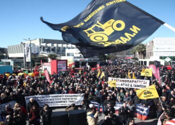 Χιλιάδες αγρότες «πλημμύρισαν» τη ΔΕΘ, «αγώνας παρά τις εξαγγελίες Μητσοτάκη»