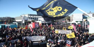 Χιλιάδες αγρότες «πλημμύρισαν» τη ΔΕΘ, «αγώνας παρά τις εξαγγελίες Μητσοτάκη»