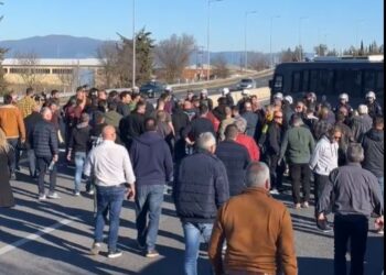 Σκληραίνουν τη στάση τους οι αγρότες – Τι αποφασίστηκε στη συνεδρίαση των μπλόκων στη Νίκαια Λάρισας