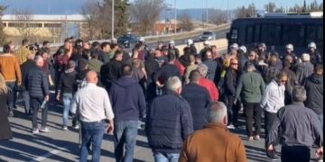 Σκληραίνουν τη στάση τους οι αγρότες – Τι αποφασίστηκε στη συνεδρίαση των μπλόκων στη Νίκαια Λάρισας