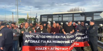 Αγρότες: Συζητούν κάθοδο στην Αθήνα και πολύωρους αποκλεισμούς στην Εθνική