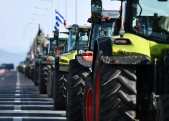 Αγροτικές κινητοποιήσεις: Ένταση με αγρότες να ανοίγουν τα διόδια στη γέφυρα Ρίου – Αντιρρίου