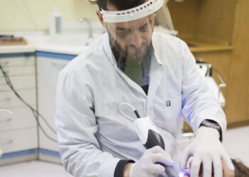 AΠΘ: Ρομπότ σκανάρουν τα δόντια και φτιάχνουν αποκαταστάσεις από πορσελάνη