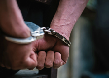 Δάγκωσε και έκοψε το αφτί ντελιβερά σε καυγά στην Πέλλα