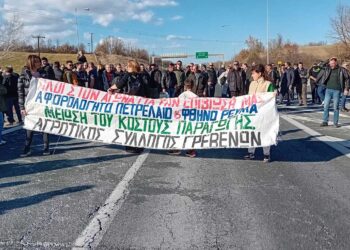 Φωτογραφίες από τη διαμαρτυρία των αγροτών στην Εγνατία Οδό στα Γρεβενά