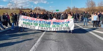 Φωτογραφίες από τη διαμαρτυρία των αγροτών στην Εγνατία Οδό στα Γρεβενά
