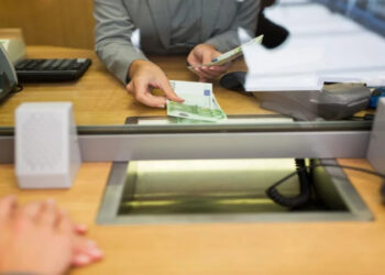 Μπαράζ πληρωμών για «παλιούς» και νέους γονείς τις επόμενες 100 μέρες, ποια επιδόματα φέρνουν λεφτά στους λογαριασμούς