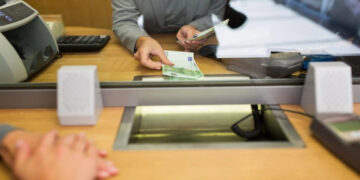 Μπαράζ πληρωμών για «παλιούς» και νέους γονείς τις επόμενες 100 μέρες, ποια επιδόματα φέρνουν λεφτά στους λογαριασμούς